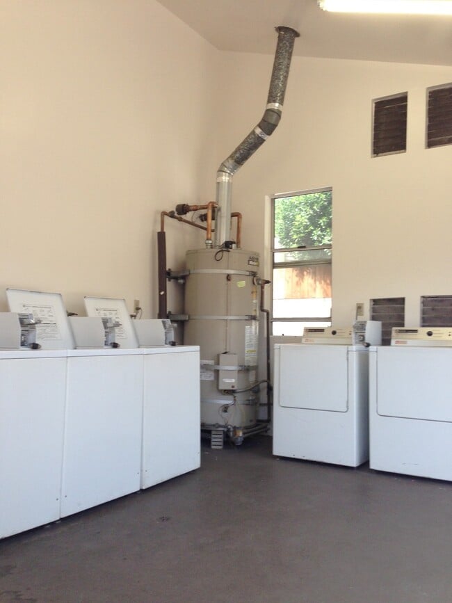 Building Photo - 7665 Fountain Ave