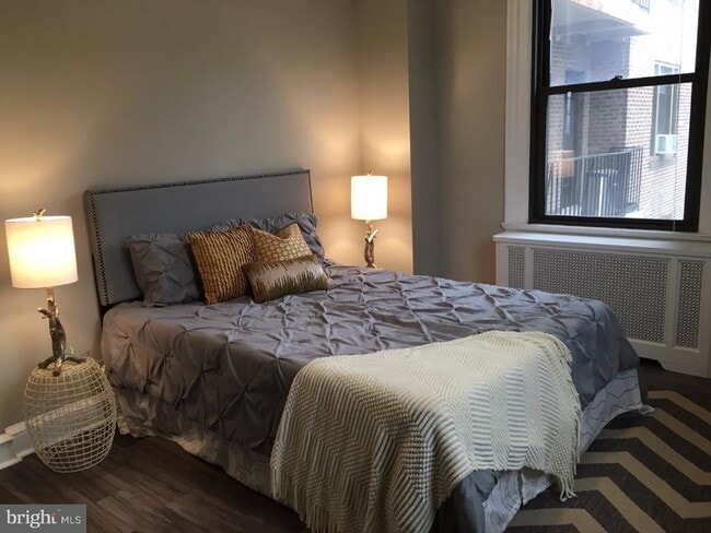 Building Photo - 2031 Locust St