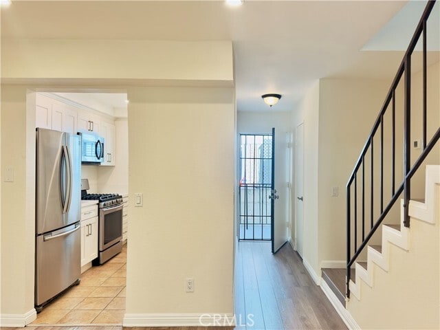 Building Photo - 525 E Verdugo Ave