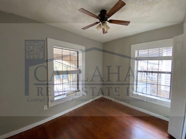 Building Photo - NLR One Bedroom Duplex