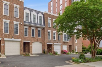Building Photo - 1608 Key Blvd