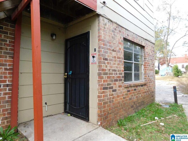 Building Photo - 1112 4th Ave W