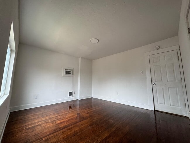 Building Photo - 542 N Scott St