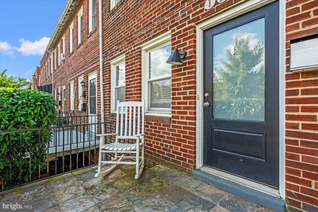 Primary Photo - 1224 Oronoco St