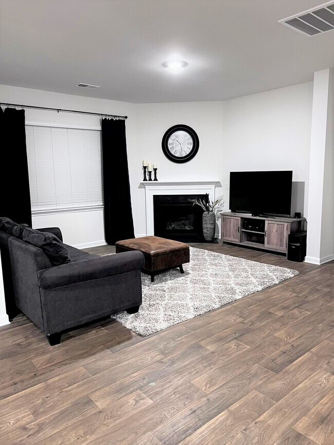 Building Photo - 110 Rogers Knoll Ln