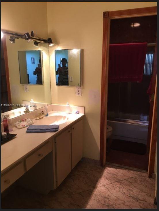 Building Photo - 655 W Park Dr