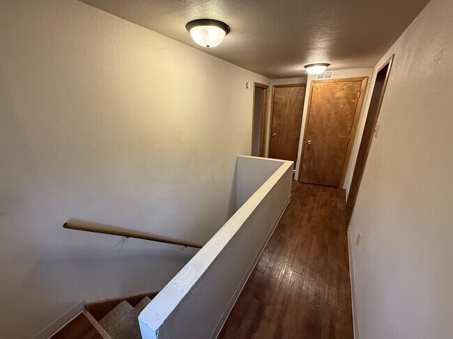 Building Photo - 722 13th Ave