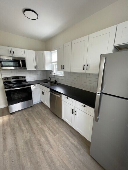 Building Photo - 297 Reinhard Ave