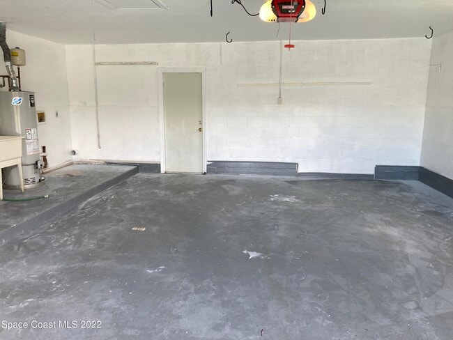 Building Photo - 711 Walnut Dr