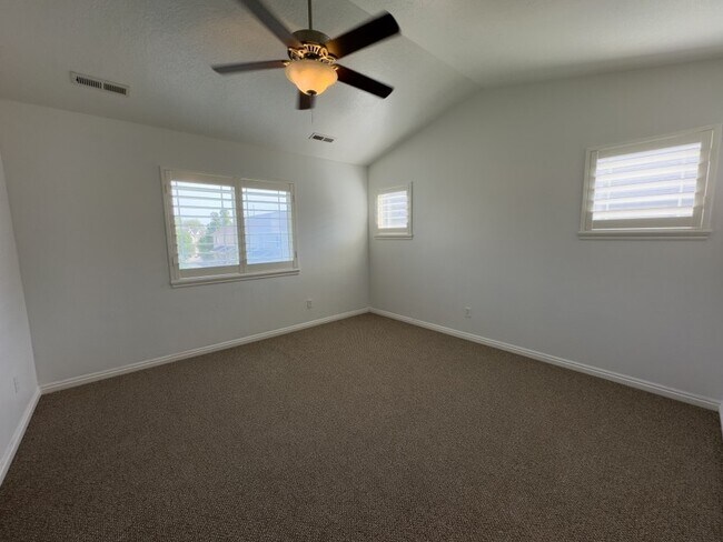 Building Photo - 634 E 60 S