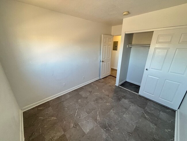 Building Photo - Charming 3Bed/1Bath apartment located in North Las Vegas— Enjoy Rent-Free Holidays!