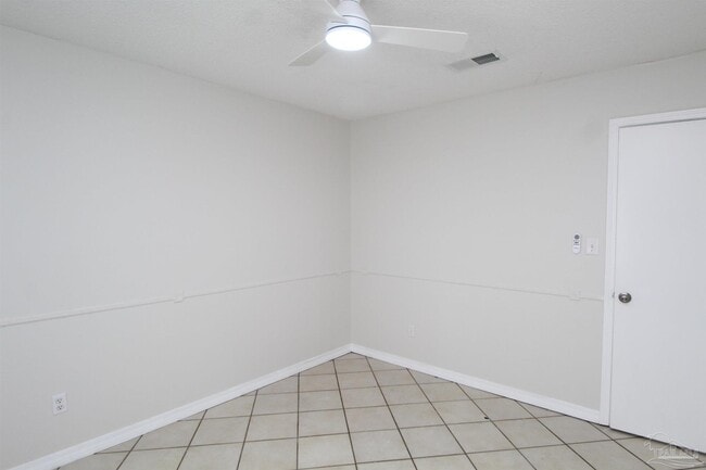 Building Photo - 408 Peppertree Terrace