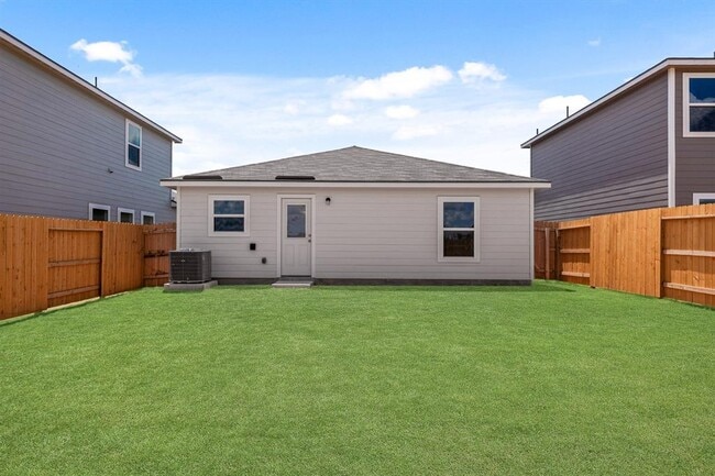 Building Photo - 308 Low Pasture Trl