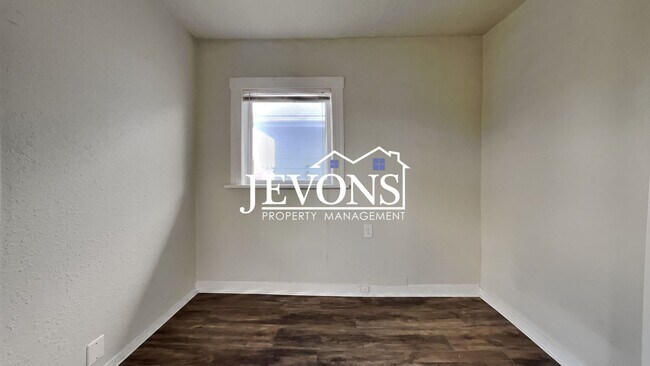 Building Photo - 723 S Sprague Ave