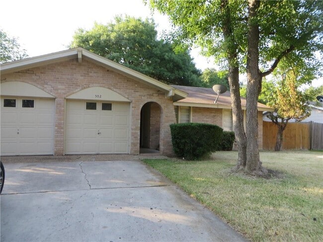 Primary Photo - 502 Tanglewood Dr