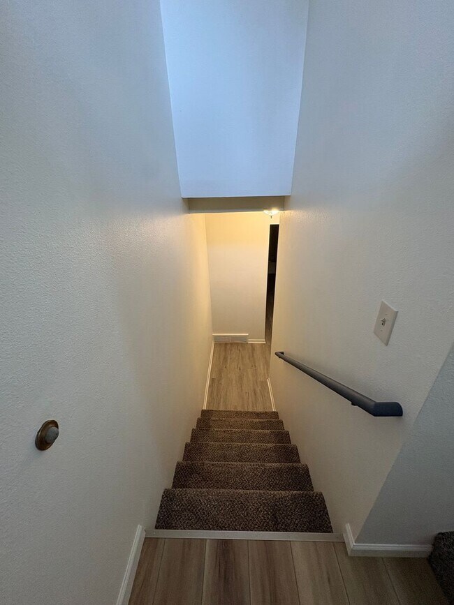 Building Photo - Updated **2 Bedroom | 1.5 Bath | 1-Car Garage Townhome**