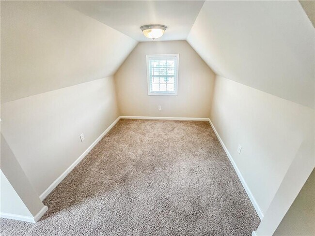 Building Photo - 5840 Zelkova Dr