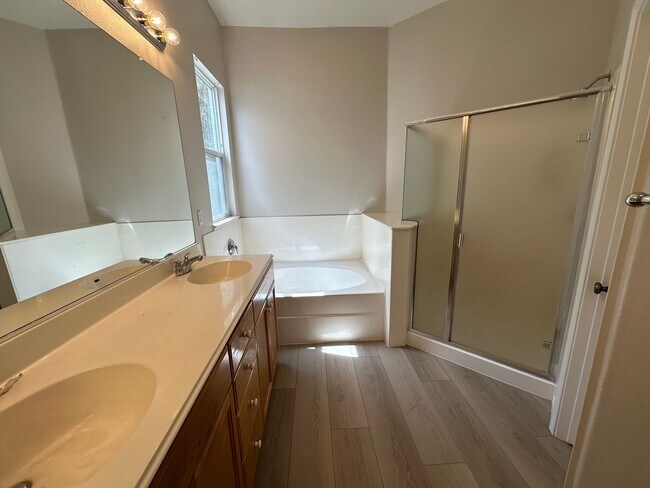 Building Photo - 5592 Plumbridge Way
