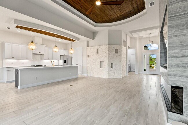 Building Photo - 128 Del Palma Dr