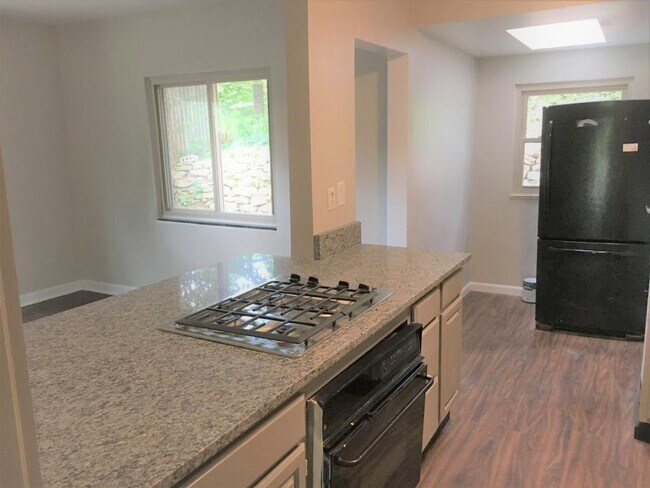 Building Photo - 390 Orchard Dr