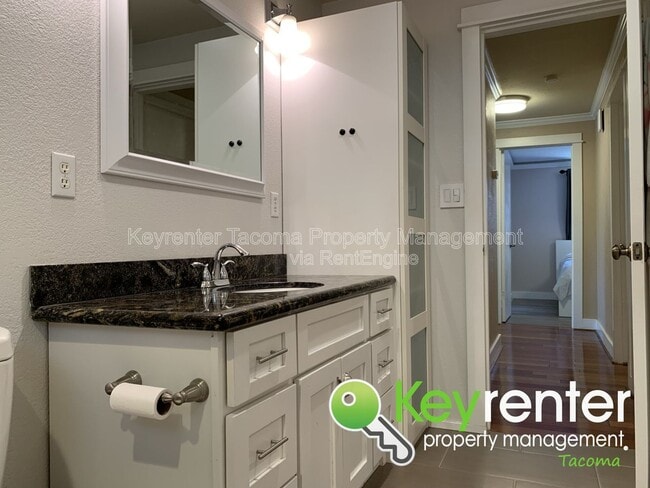 Building Photo - 1355 E 44th St