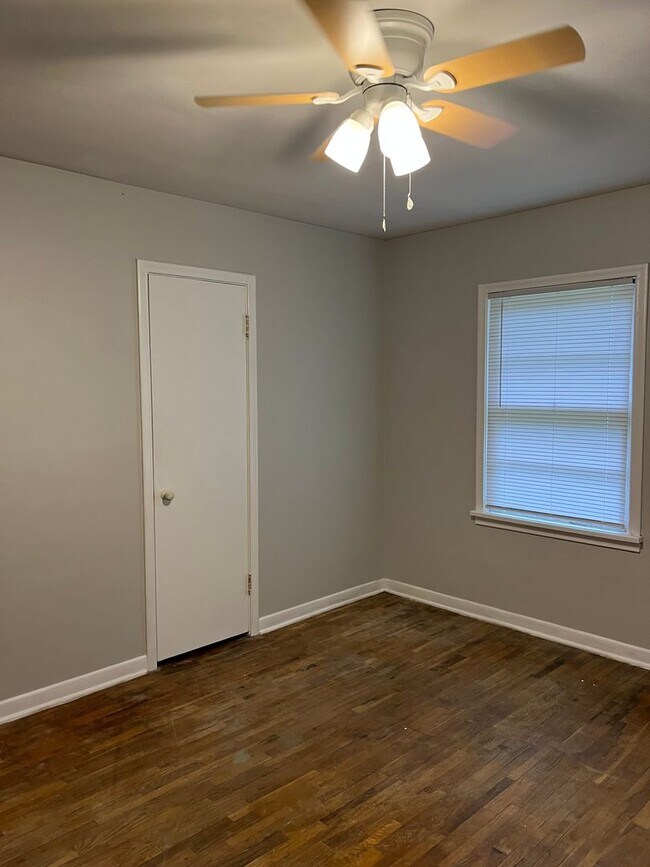 Building Photo - Step inside!  You will love what you see.