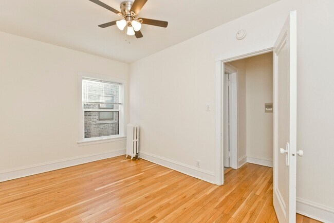 Building Photo - 739 Hinman Ave