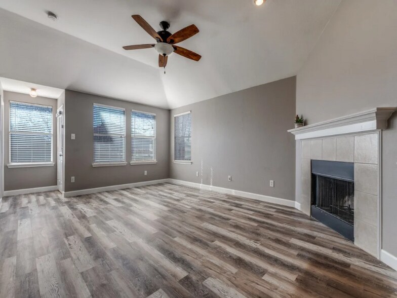 Building Photo - 2109 Hanakoa Falls Dr