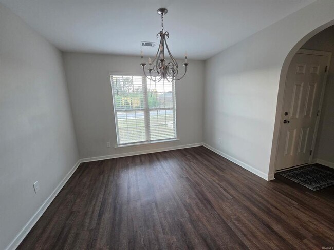 Building Photo - 745 Park Ln