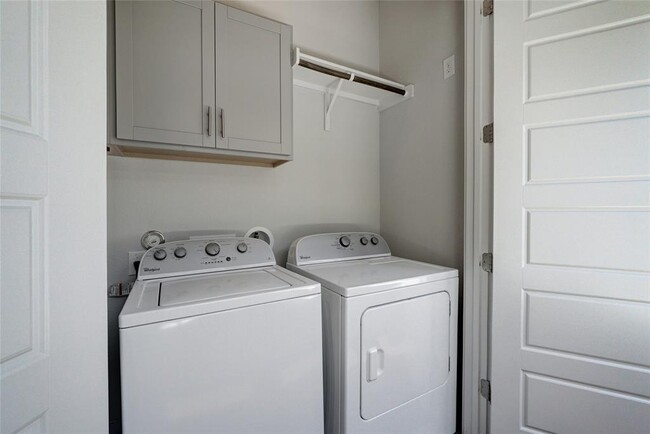 Building Photo - 12606 Red Sparrow St