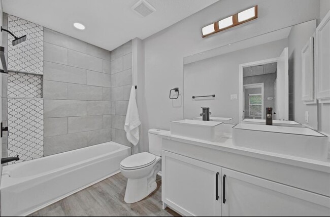 Building Photo - 10503 Timberloch Dr