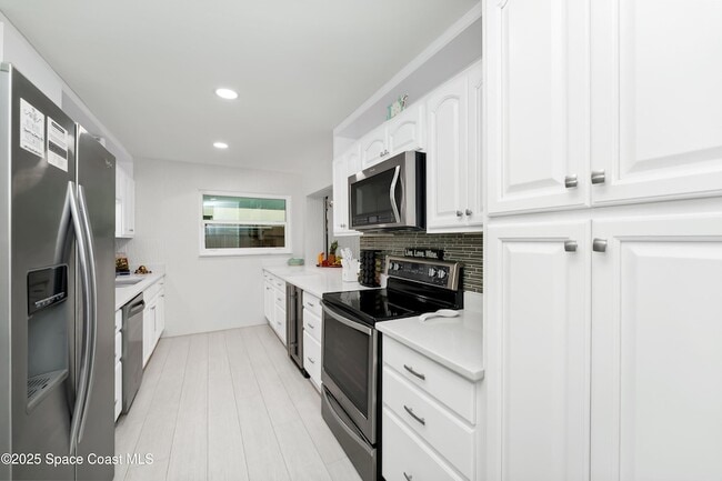 Building Photo - 363 Harbor Dr