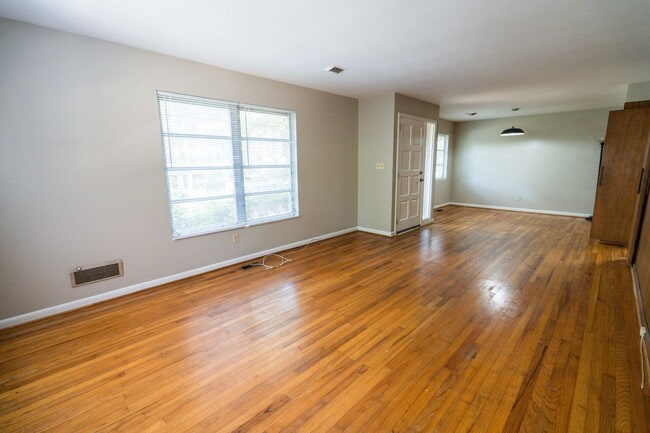 Building Photo - 3BR/2BA Home