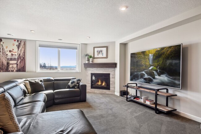 Building Photo - 2275 Lakeshore Point Dr N E