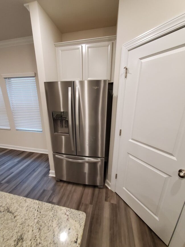 Building Photo - Beautiful Home in Huntersville