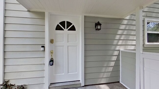 Building Photo - Beautiful Two-Story Home in Neptune Beach availabe early May!