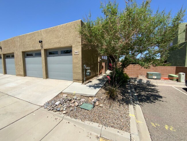 Building Photo - 4 Bedroom Home Available in Juan Tabo Hills!
