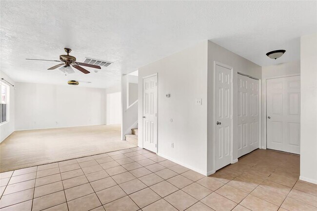 Building Photo - 9834 Bobolink Dr
