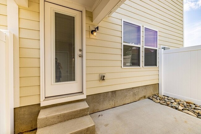 Building Photo - 3 Bedroom Townhome Bonterra Village AVAILA...