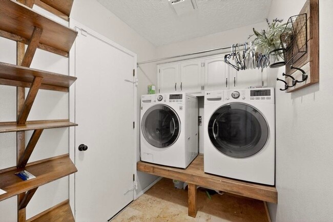 Building Photo - 717 Sagewood Ct SE