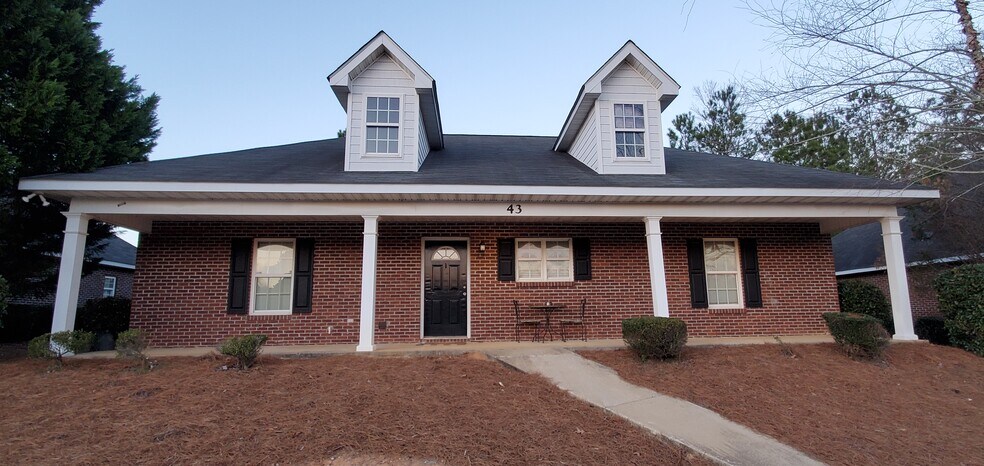 Building Photo - 807 W Longleaf Dr