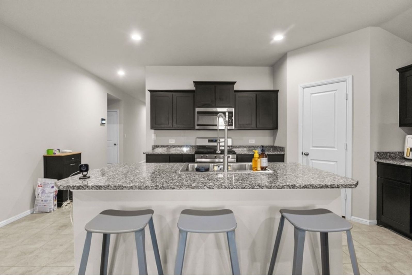 Building Photo - 7701 Orange Blossom Rd