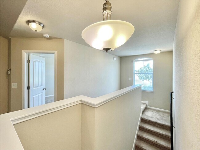 Building Photo - 401 Katmai Cir