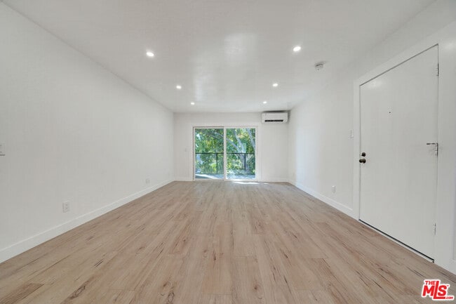 Building Photo - 9005 Cynthia St