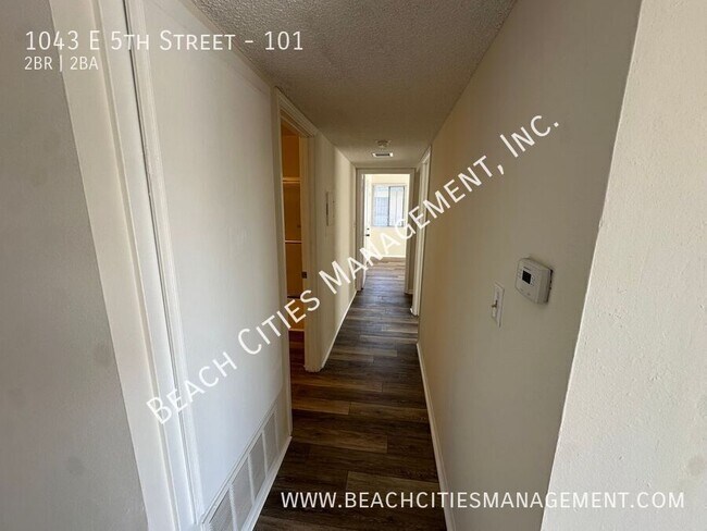 Building Photo - 1043 E 5th St