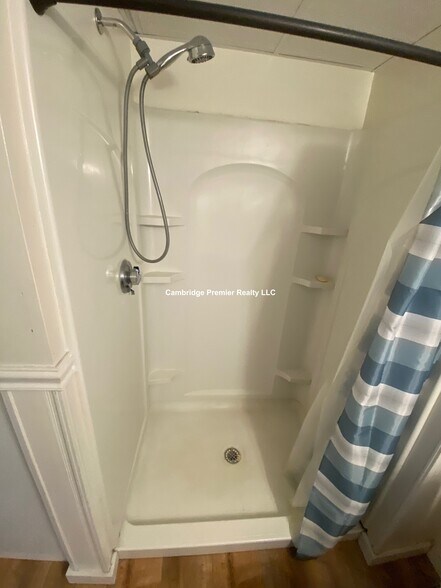 Building Photo - 46 Almont St