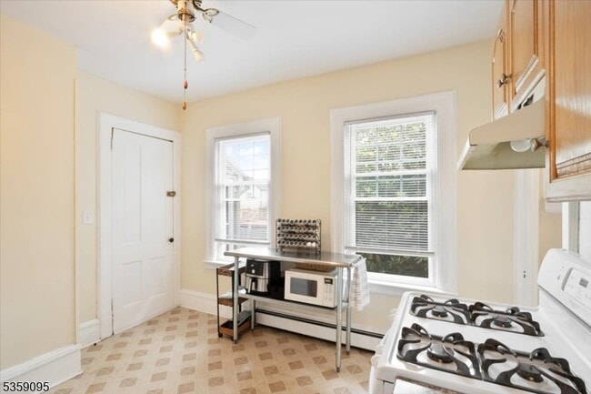 Building Photo - 13 Jacobus Ave