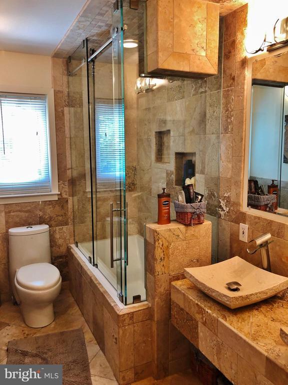 Building Photo - 10309 Bells Mill Terrace