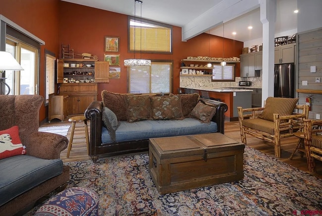 Building Photo - Mount CB 3 Bedroom/ 2 bathroom fully furni...