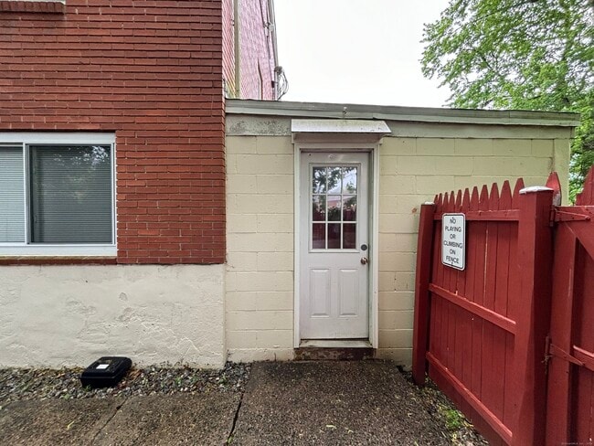 Building Photo - 12 N Taylor Ave